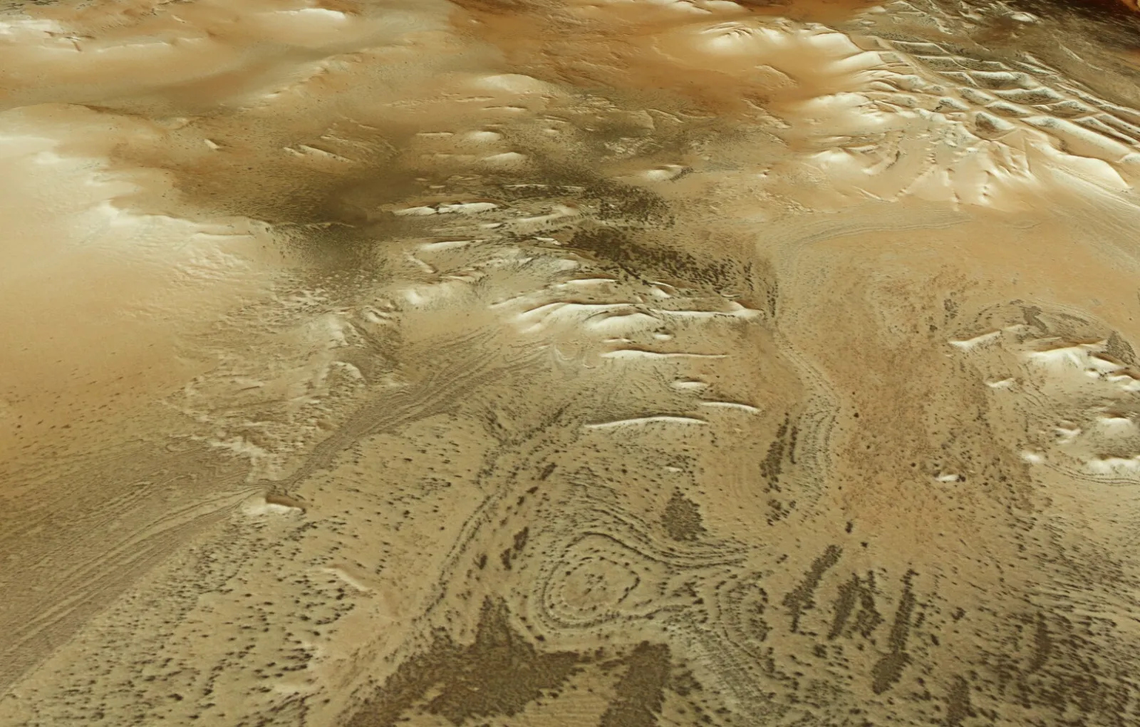Марсианские равнины, которые сняли орбитальные аппараты.
