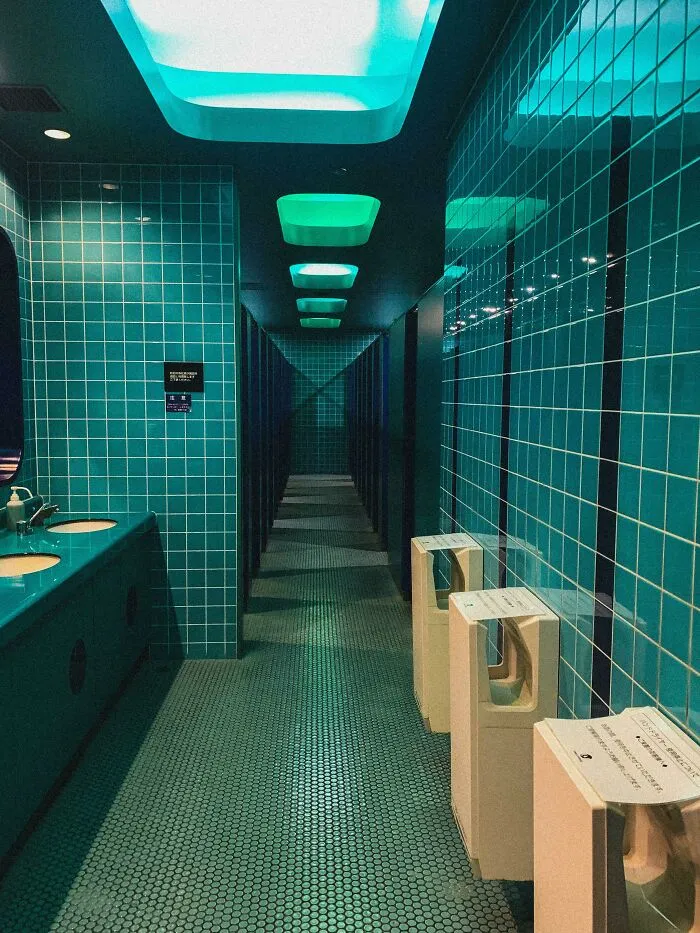 Туалет в театре в Японии.