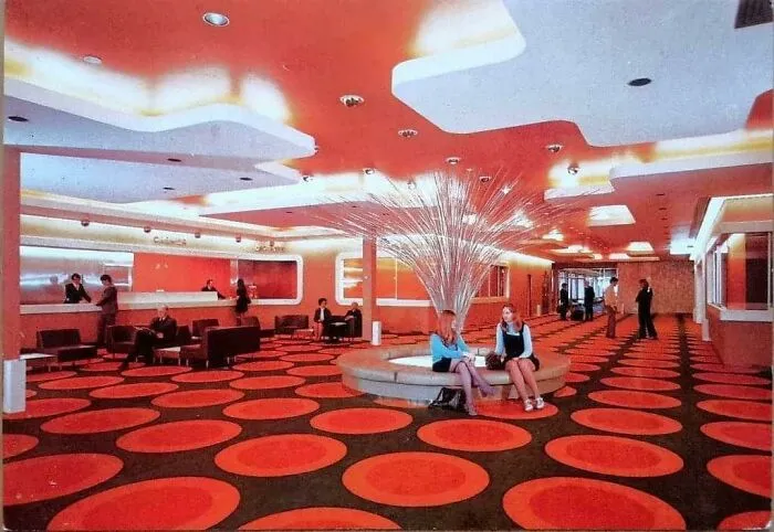 Вестибюль отеля рядом с аэропортом Хитроу, 1968 год.