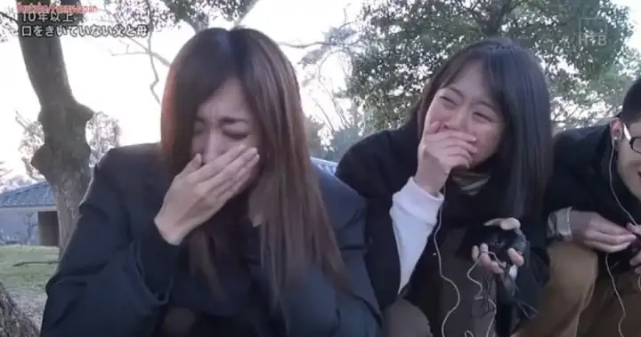 Дочери помогли Ото и Юми в прямом смысле найти общий язык. Дочери помогли Ото и Юми в прямом смысле найти общий язык.