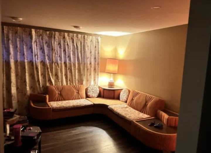 «Наконец-то мы купили идеальный диван для гостиной».