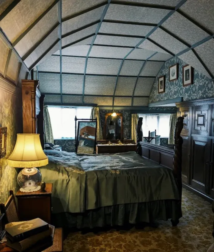 Уютная спальня на чердаке в Нортумберленде, Великобритания.