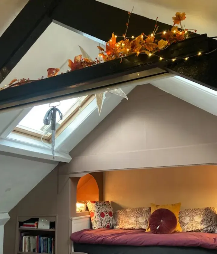 «Старая кровать из „Икеи“ превратилась в уютный альков».