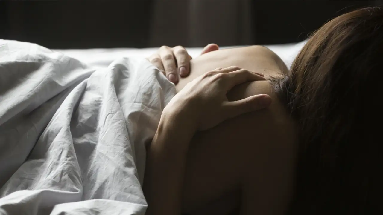 Пара в постели.