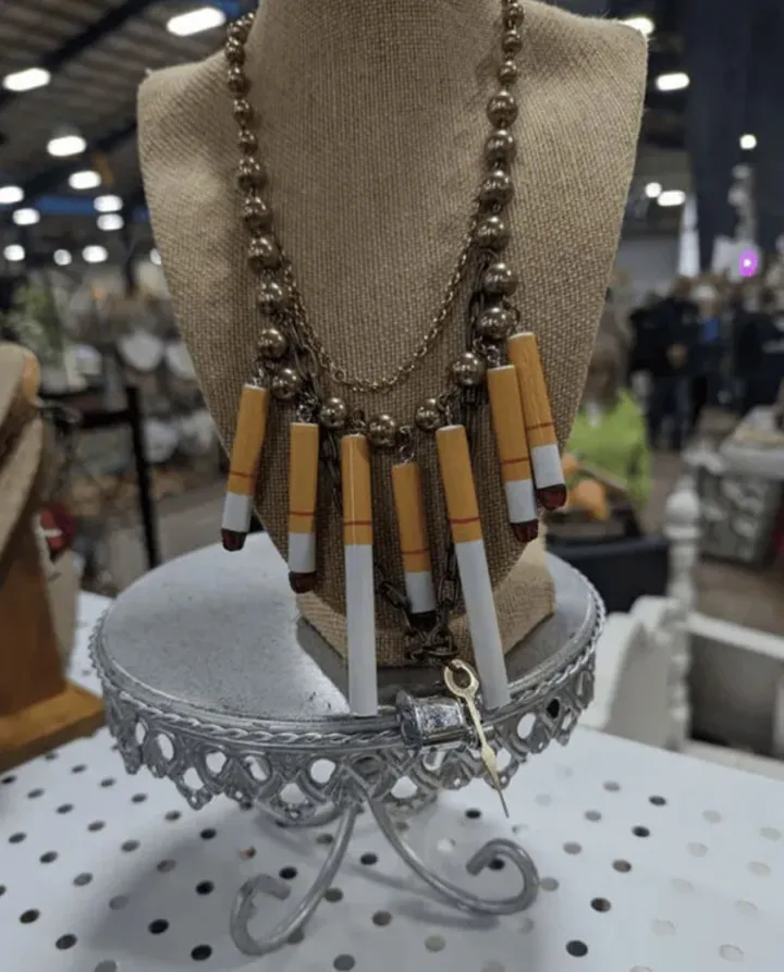 Для тех, кто любит запах прокуренных женщин, но потерял обоняние из-за ковида.