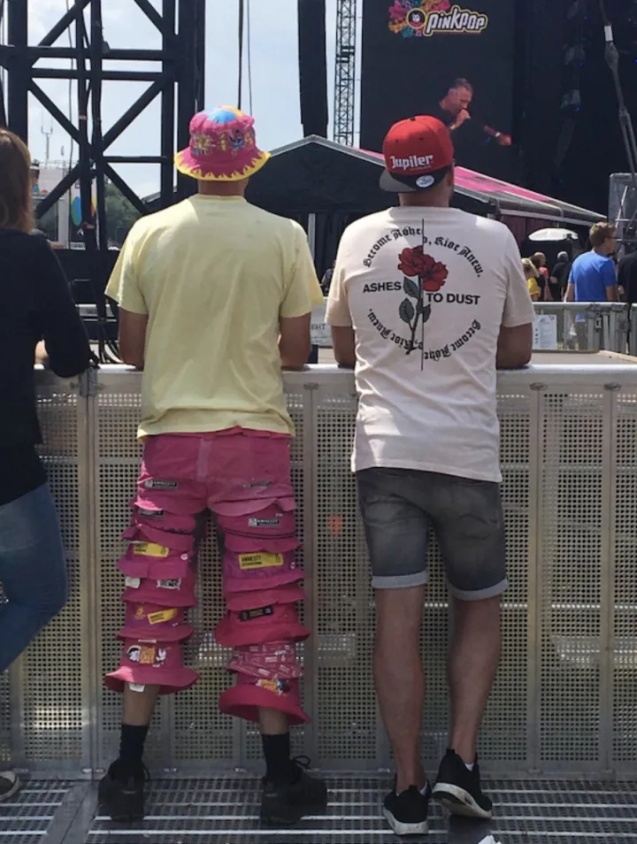 Штаны из панам. Впрочем, так все равно лучше, чем надевать их на голову.