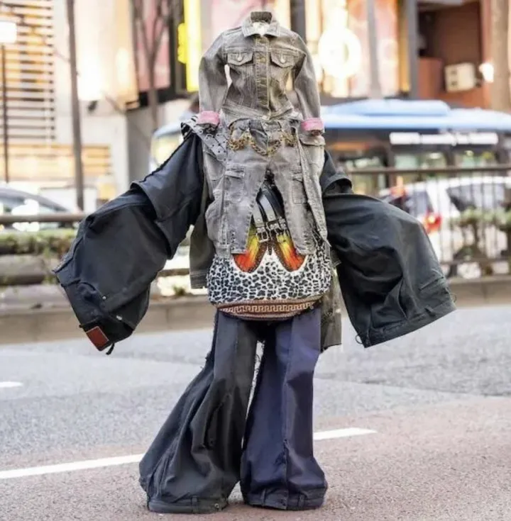 А что если надеть брюки на руки? Теперь вы знаете ответ. 