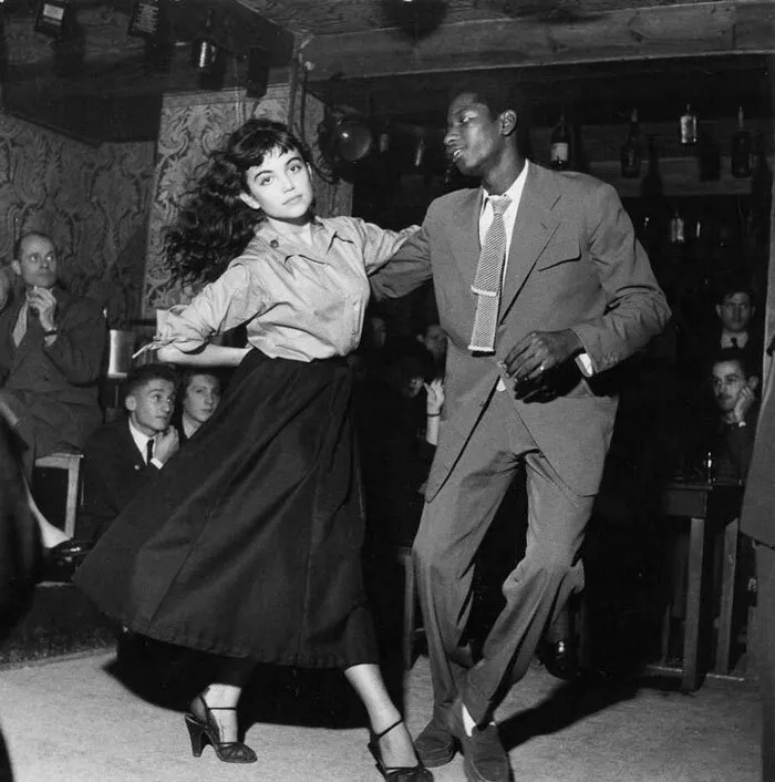 Танцы в Париже, 1951 год.