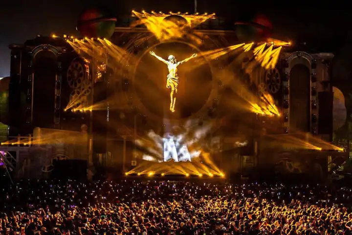 Его особенность в том, что его лично благословил Папа Римский Лев XIV.