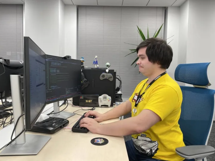 Иван Латыпов приехал из России и работает в Sega's Sapporo Studio старшим программистом.