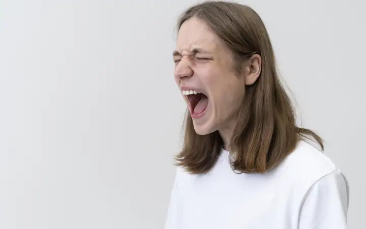 «Чтобы двигаться дальше, не обязательно прощать. Иногда можно и нужно продолжать жить с гневом».