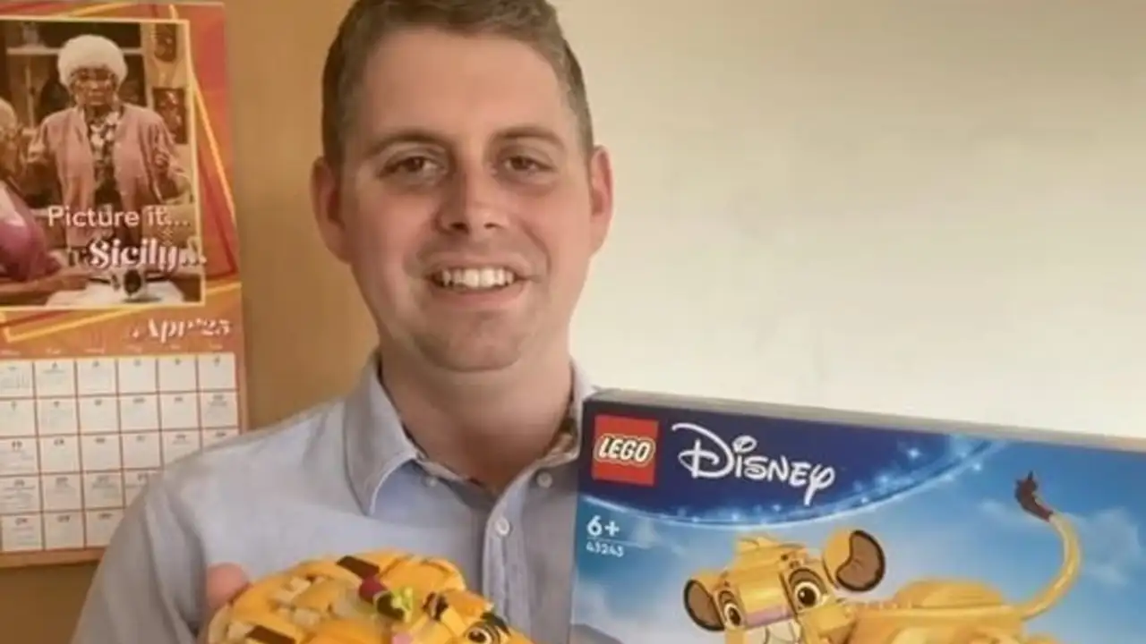 Парень переделал LEGO Симбы из «Короля Льва» в Тысячелетний сокол.