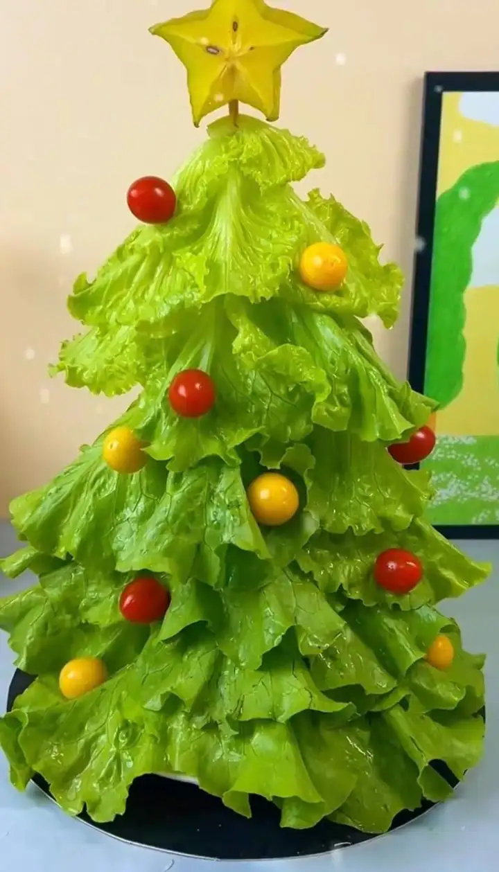 Готовый вариант овощной елки. Готовый вариант овощной елки.