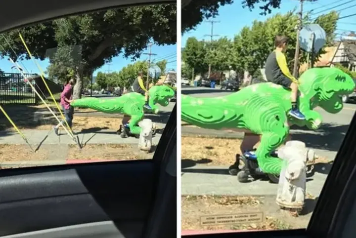 Ребенок катается по городу на динозавре.