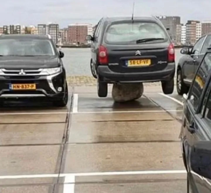 Интересный способ парковки.