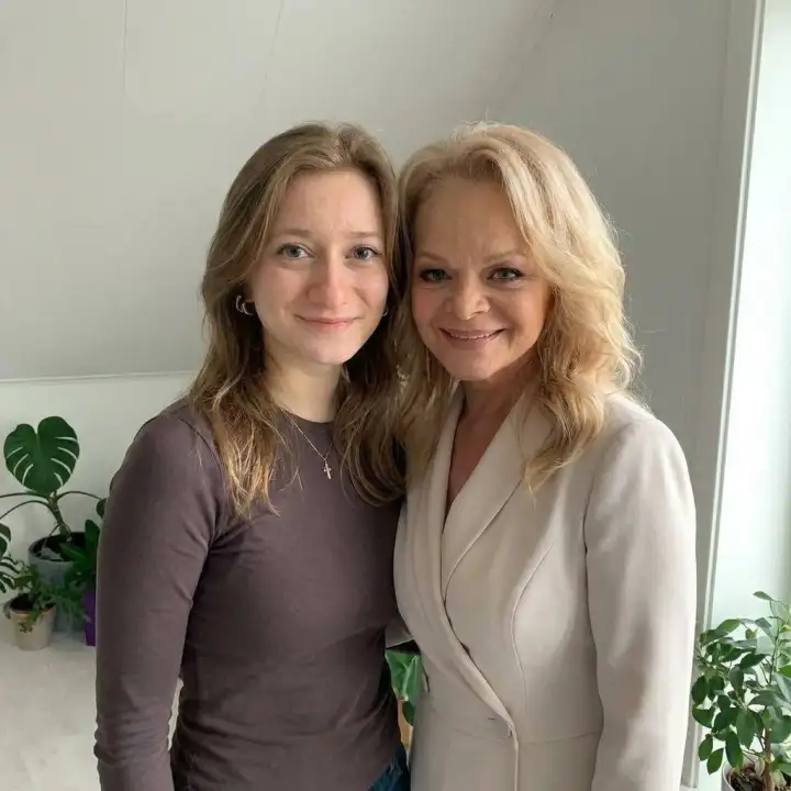 Фотография, сгенерированная нейросетью, которая использовалась в пранке. Фотография, сгенерированная нейросетью, которая использовалась в пранке.