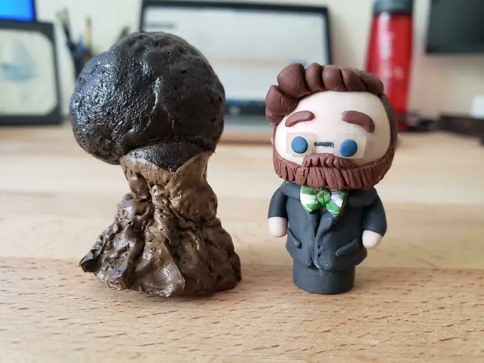 «Я делала топперы для торта на свадьбу и забыла проверить температуру в духовке, прежде чем положить туда невесту».