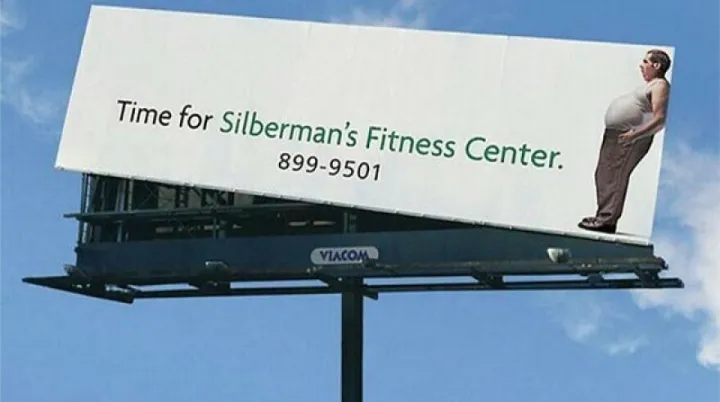 Реклама фитнес-центра.