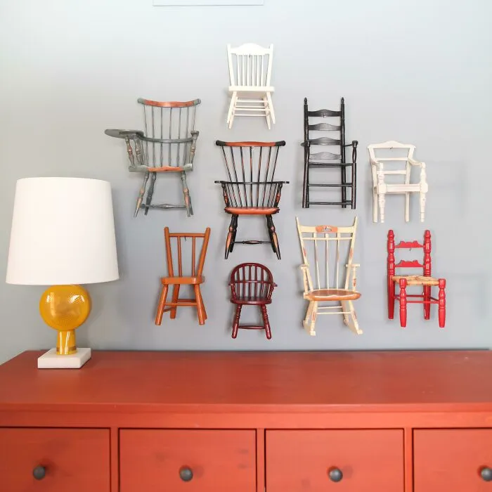 «Моя коллекция миниатюрных стульев».