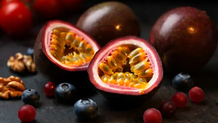 Раскрыт секрет маракуйи: молекула внутри плода защищает мозг от деменции