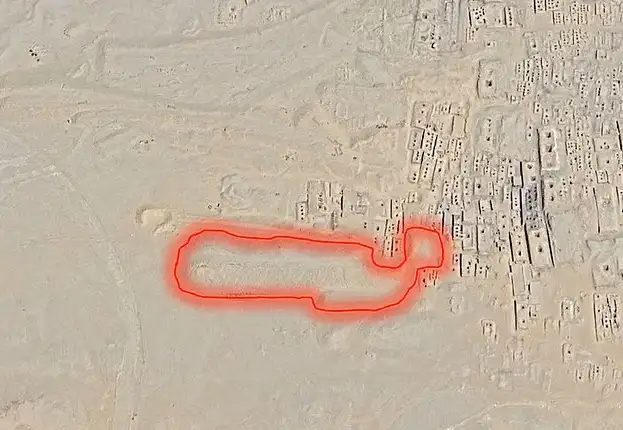 На изображении показан контур, где, по мнению исследователей, находится второй Сфинкс. На изображении показан контур, где, по мнению исследователей, находится второй Сфинкс.