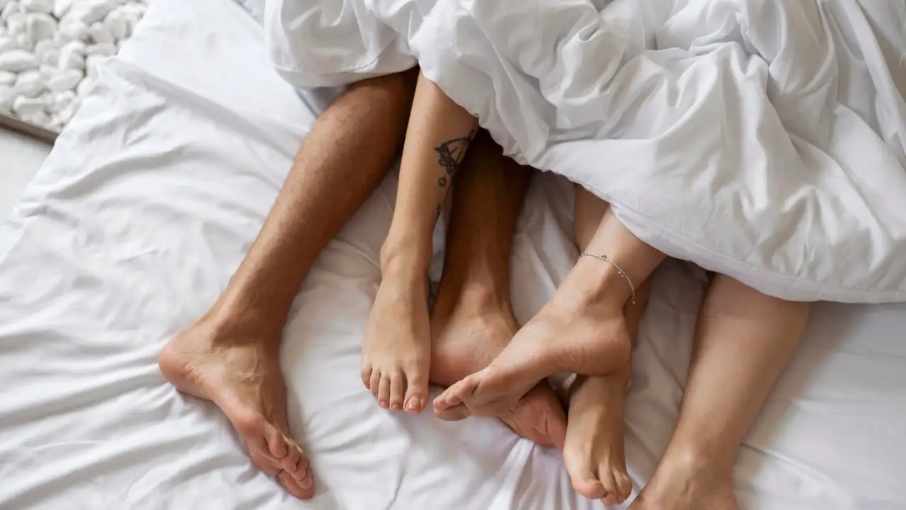 Пара в постели 