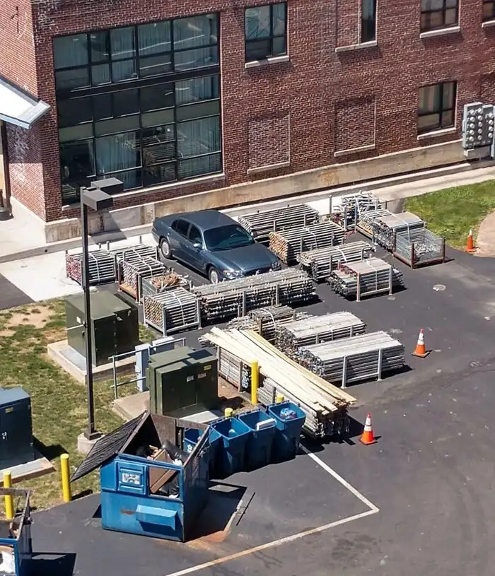 Вот почему не стоит убирать конусы, которые резервируют место для доставки.