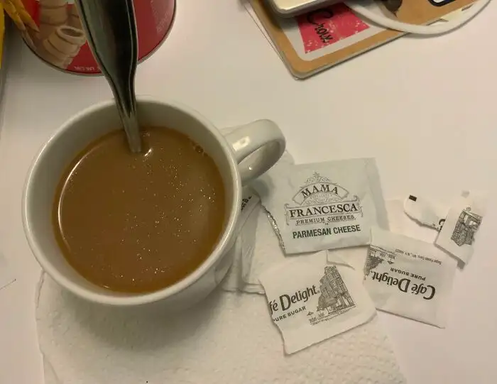 «Я не сразу понял, что добавил в кофе пармезан».