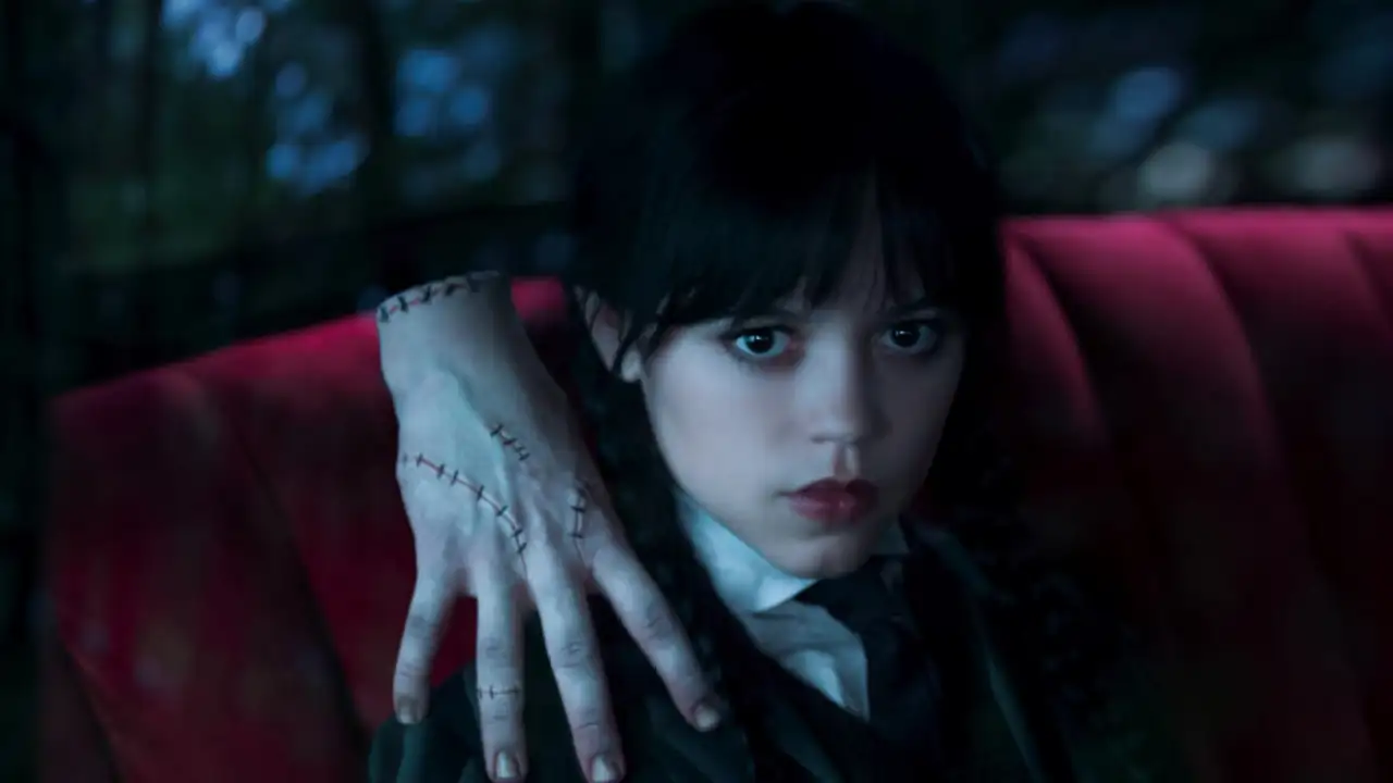 Дженна Ортега в сериале «Уэнздей».