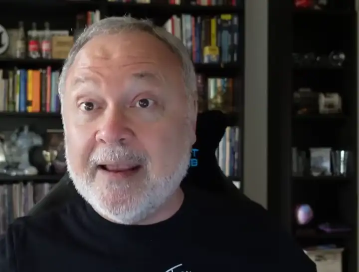 Тимоти Кейн объявил о возвращении в своём личном видеоблоге. Тимоти Кейн объявил о возвращении в своём личном видеоблоге.