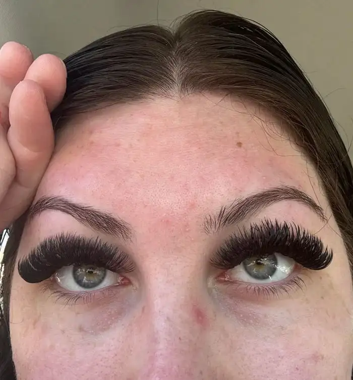 «Кому-то действительно нравятся эти жуткие ресницы?»