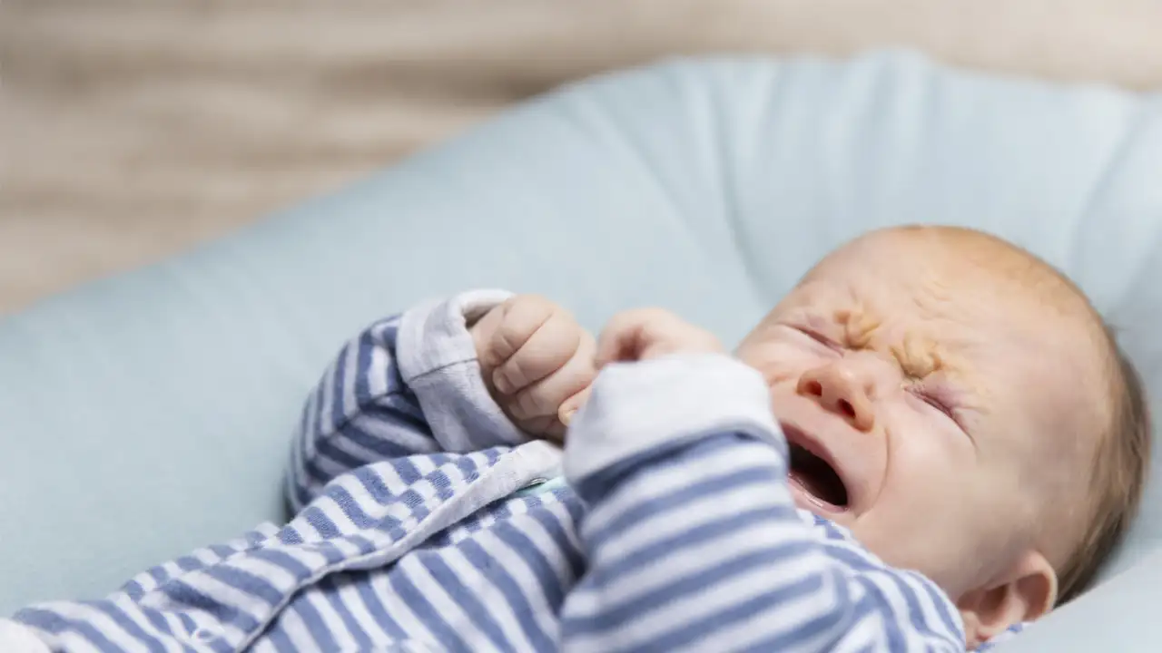 Плачущий младенец.