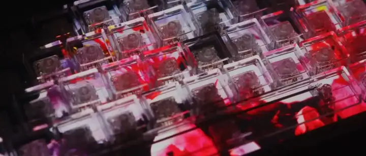 И она запускает анимации, сгенерированные в Unreal Engine 5, прямо на себе.