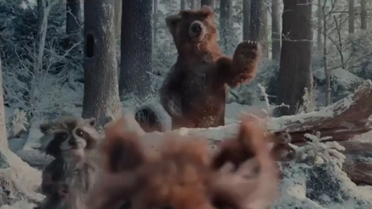 Apple отказалась от нейросетей в рождественской рекламе iPhone 17 Pro.