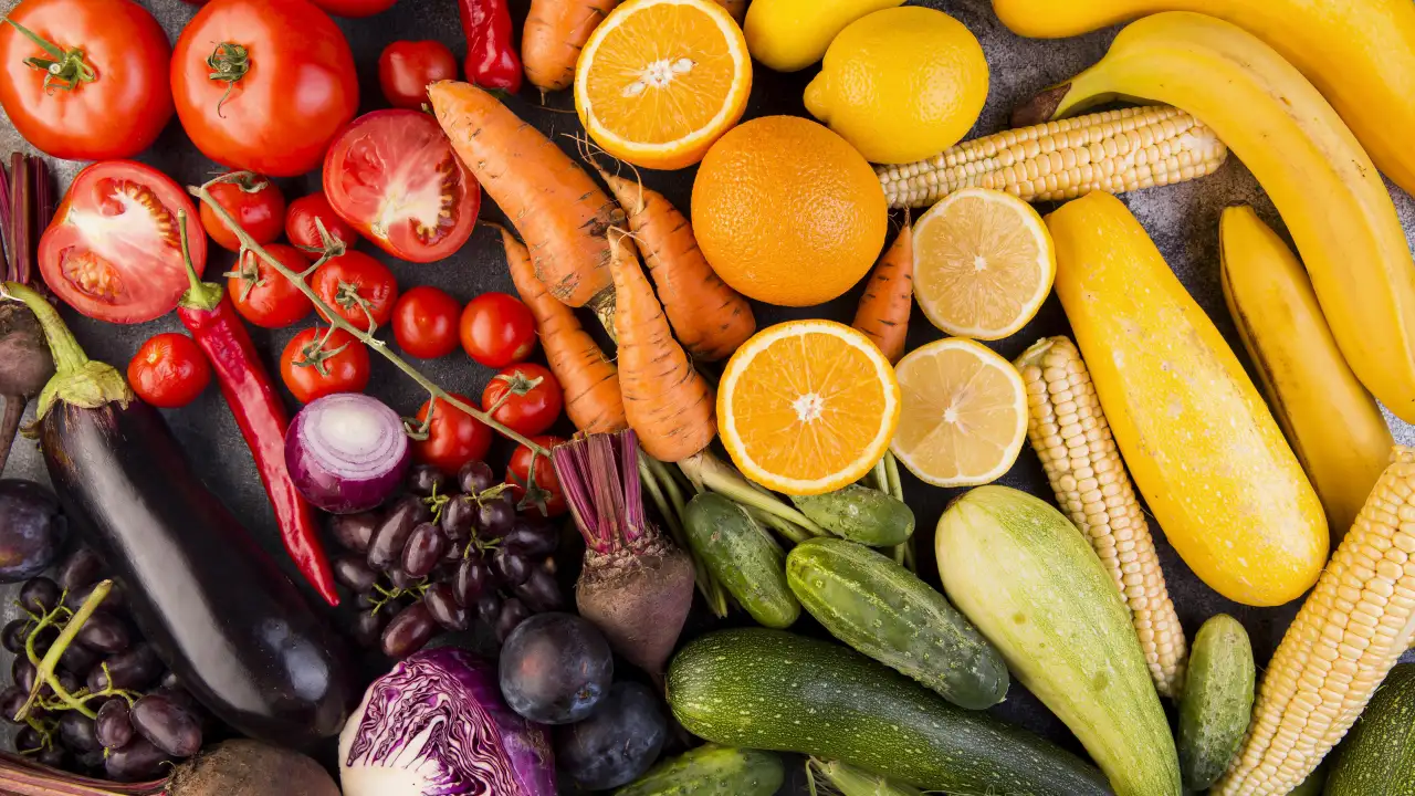 Овощи и фрукты.