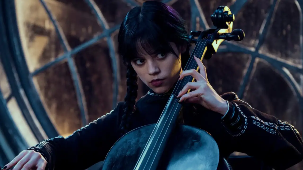 Дженна Ортега в сериале «Уэнздей».