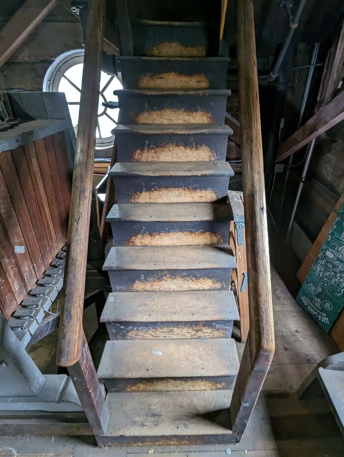 Лестница в церковной колокольне.
