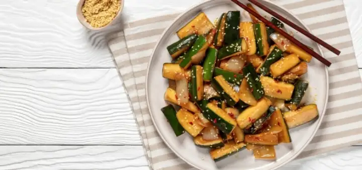 Кабачки по-японски с луком и соевым соусом. Кабачки по-японски с луком и соевым соусом.