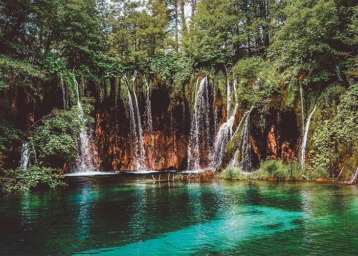 Национальный парк Плитвицкие озера в Хорватии.