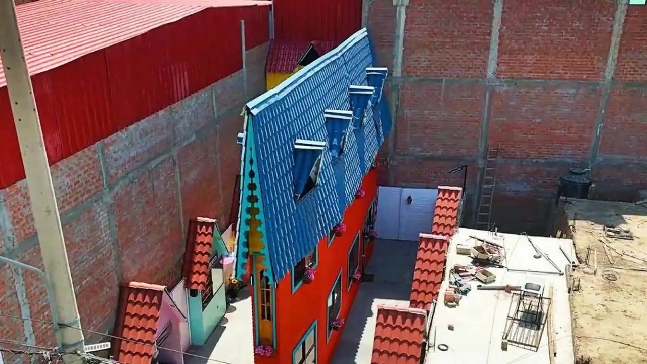 Дом шириной 63 см.