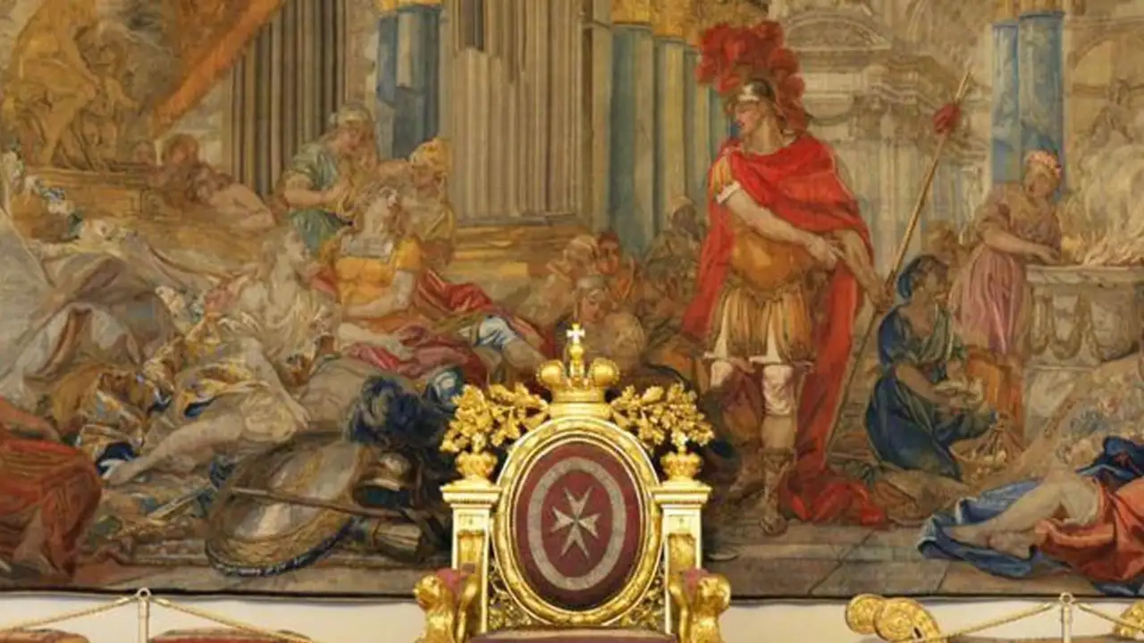 Тот самый трон из Эрмитажа.