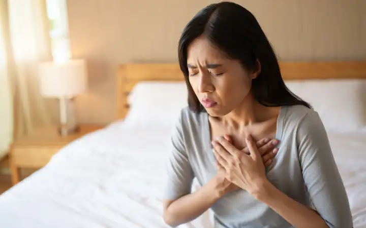 Боль в груди.