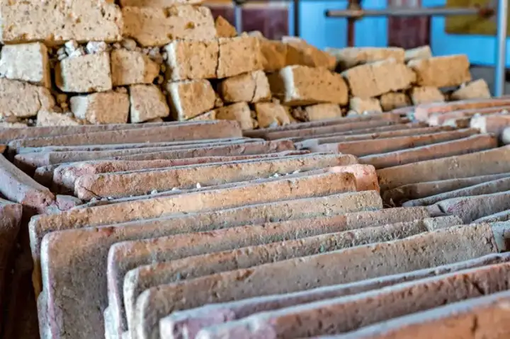 Керамическая черепица и блоки, найденные при раскопках в Помпеях. Керамическая черепица и блоки, найденные при раскопках в Помпеях.