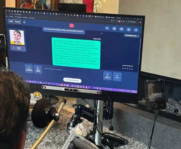 Искусственный интеллект проходит глубокое обучение на каждом пользователе, так что он может, по сути, мыслить как конкретный человек. Искусственный интеллект проходит глубокое обучение на каждом пользователе, так что он может, по сути, мыслить как конкретный человек.
