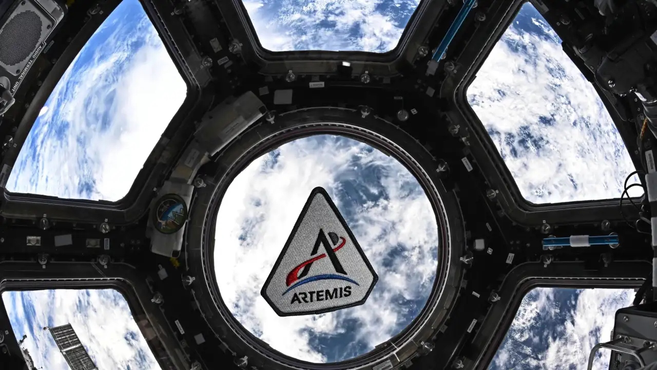 Нашивка программы «Артемида».