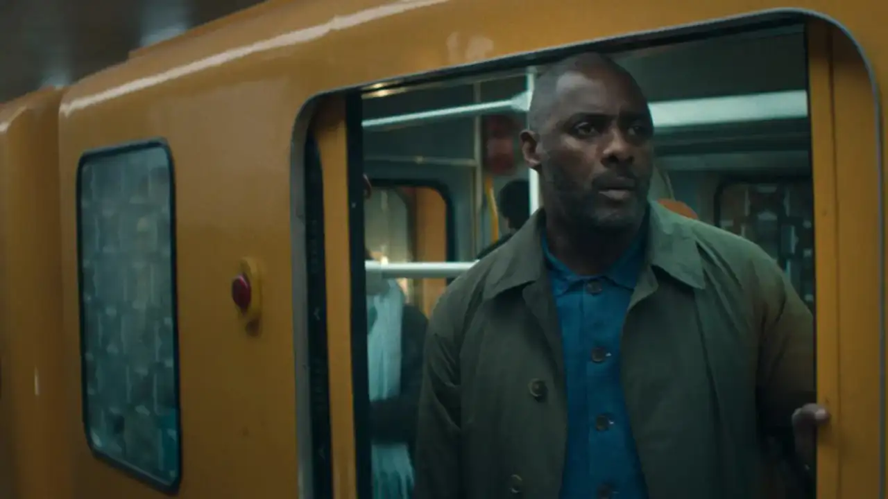 Кадр из сериала «Захваченный рейс».