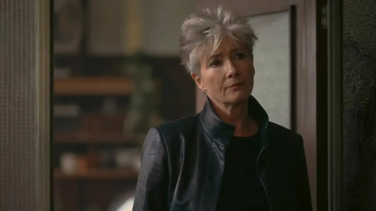 Кадр из сериала «По кладбищенской дороге».