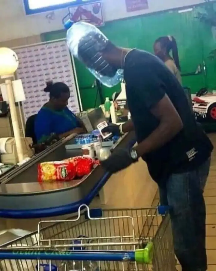 Надеемся, у него хватило кислорода. Надеемся, у него хватило кислорода.