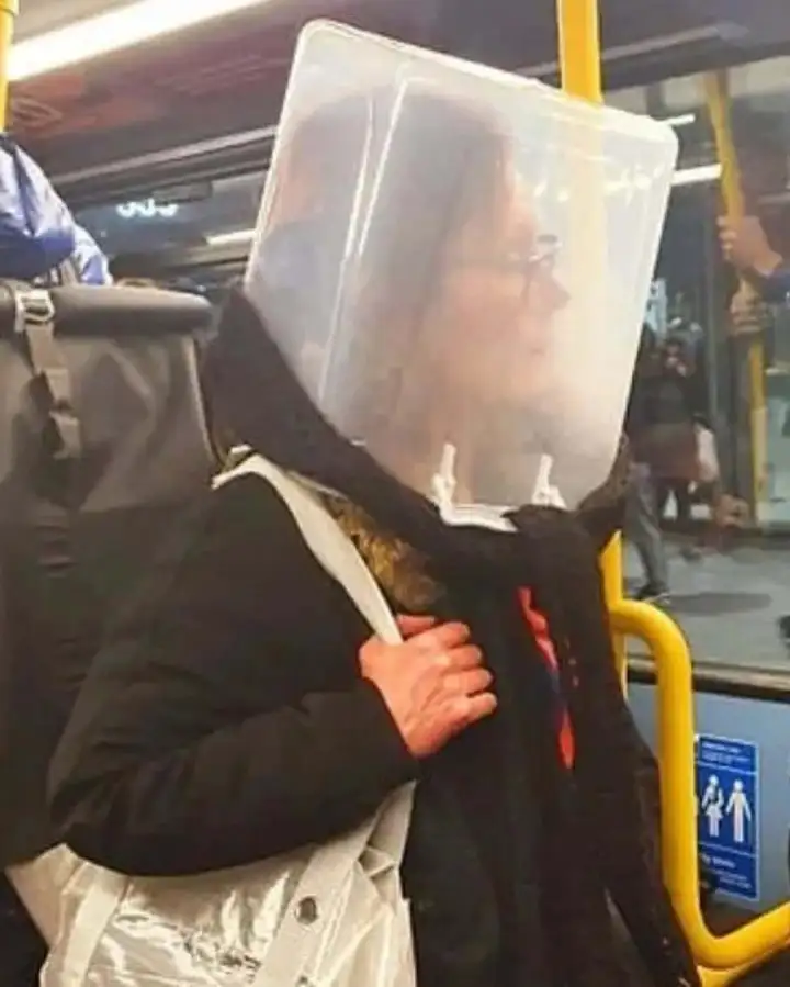 Астронавты заглянули в супермаркет. Астронавты заглянули в супермаркет.