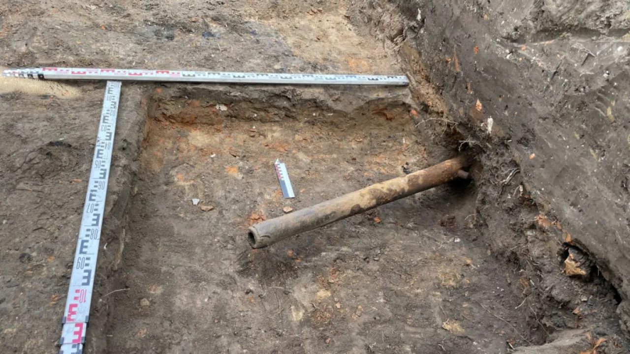 Найденная на месте раскопок пищаль.